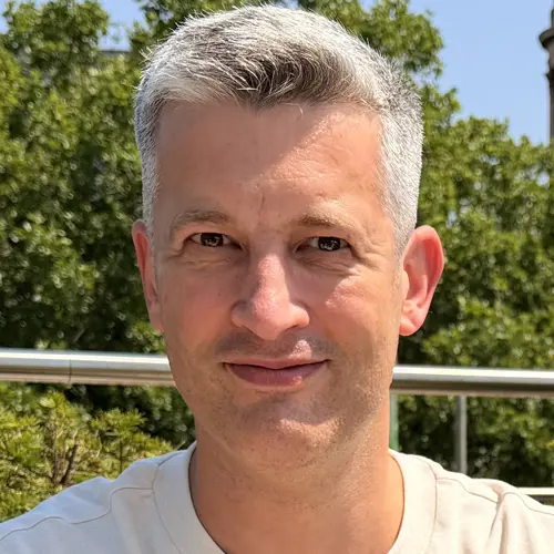 Steve Pinches